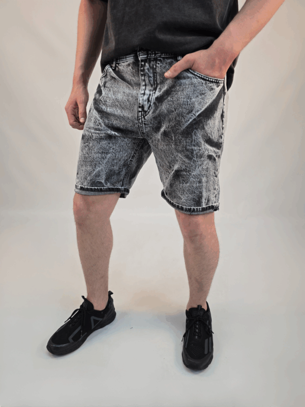 Мъжки къси дънки в сиво с Acid Wash ефекет